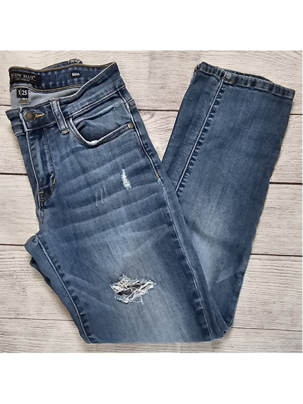 Judy Blue 1/25 distressed boyfriend jeans